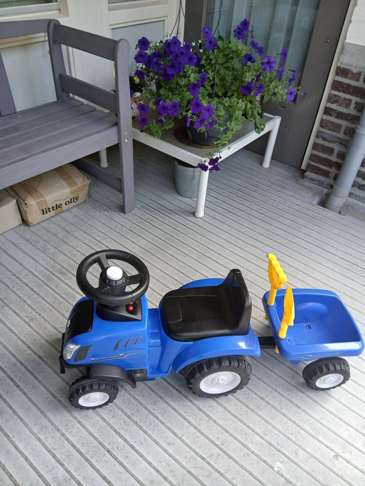 New Holland speelgoed tractor met aanhanger en accesoires, Ophalen, Zo goed als nieuw