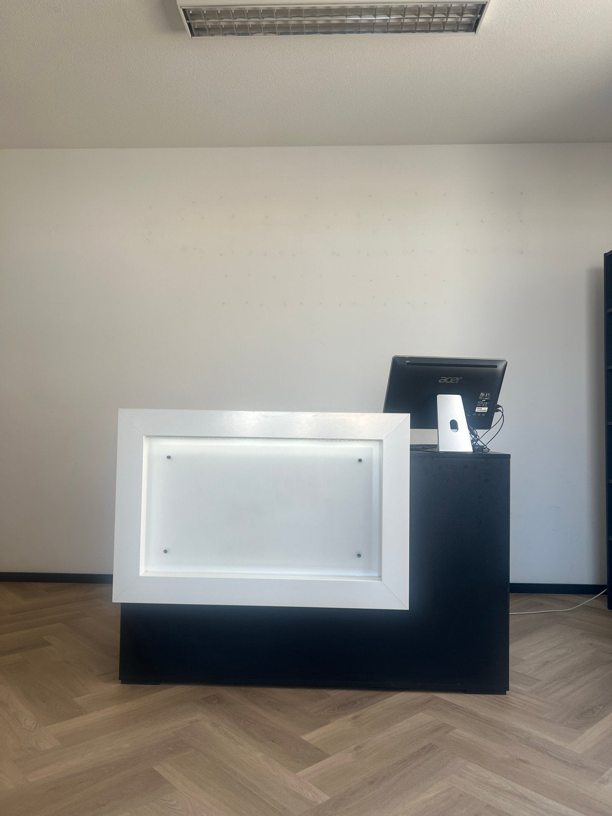 Moderne Zwart/Witte Receptiebalie met LED Verlichting, Receptie of Entree, Ophalen, Gebruikt, Tafel
