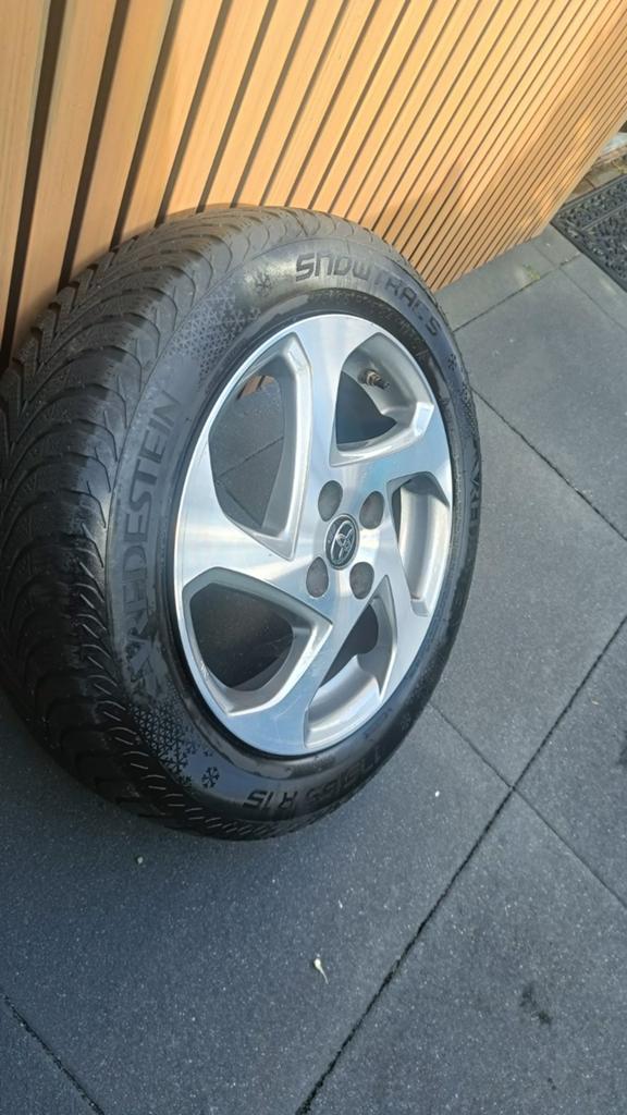 Toyota Yaris Hybrid 15" wieldoppen 4x100, Ophalen of Verzenden