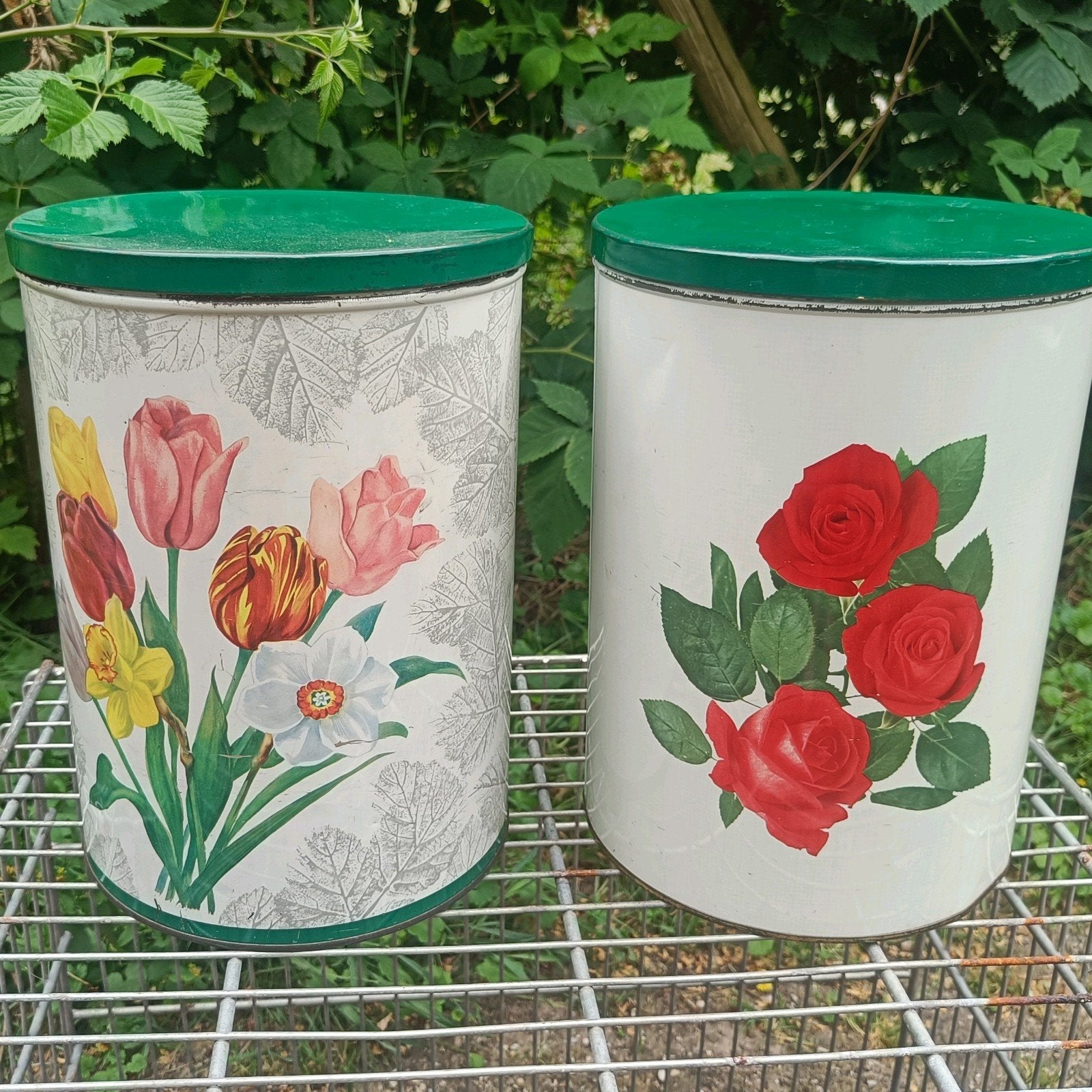 Twee grote gebloemde blikken van Tomado, Verzamelen, Blikken, Ophalen, Gebruikt, Overige, Overige merken