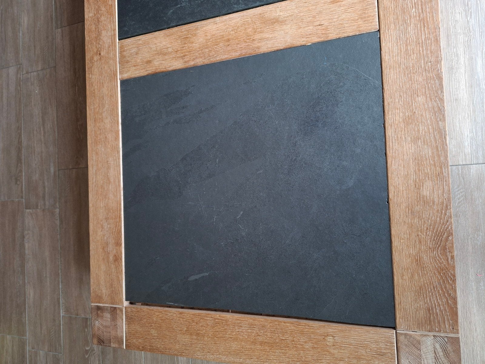 Salontafel met eikenhouten frame en leistenen, Ophalen, Gebruikt, Modern Landelijk, Eikenhout