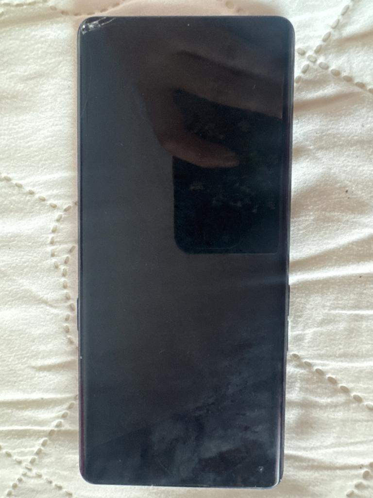 Oude OPPO telefoon - Achterkant gebarsten, Telecommunicatie, Mobiele telefoons | Overige merken, Overige modellen, Ophalen of Verzenden