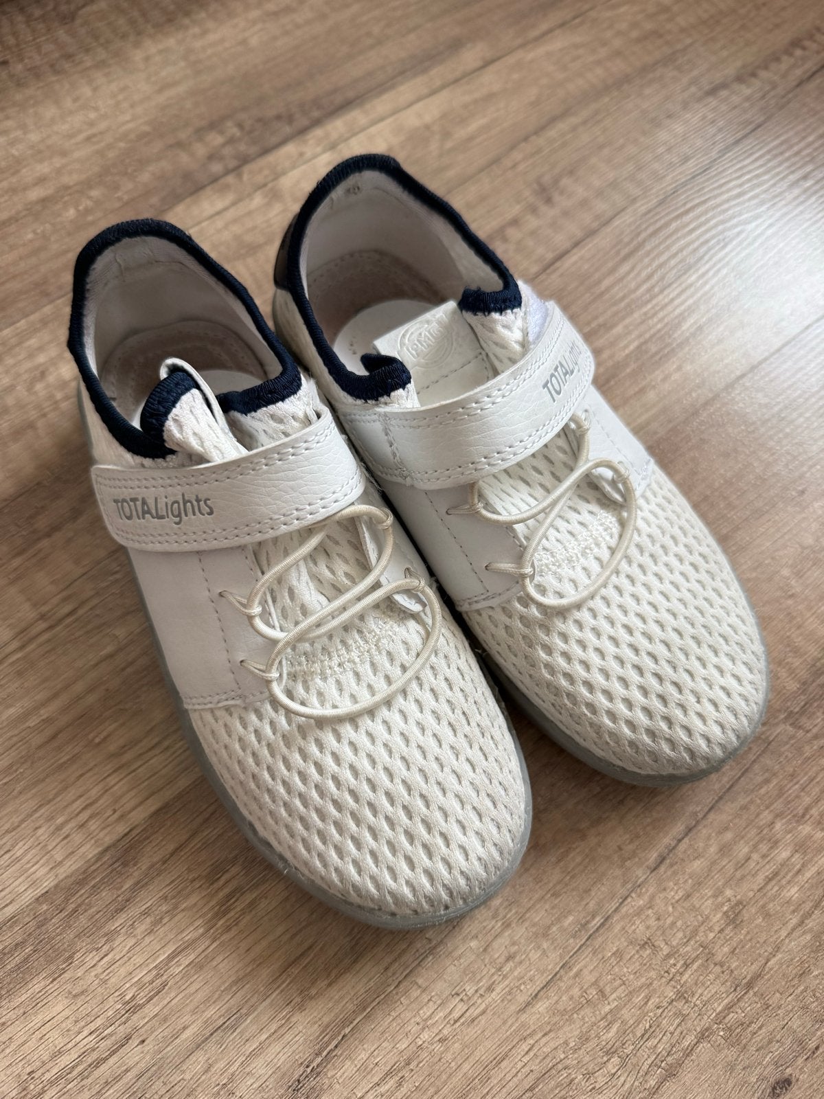 Witte Primigi schoenen. PMG TOTALights schoenen met lichtjes, Kinderen en Baby's, Kinderkleding | Overige, Ophalen of Verzenden