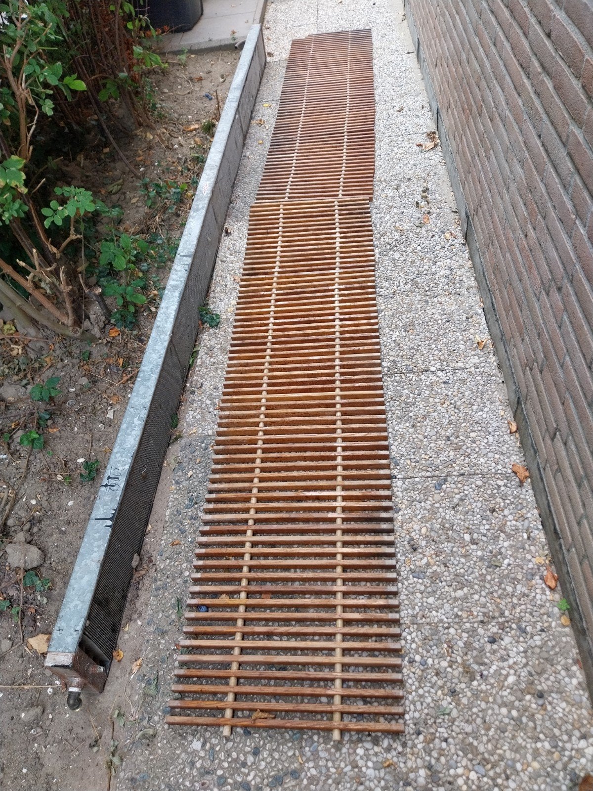 Novum convector radiator met hardhouten afdekrooster., Doe-het-zelf en Verbouw, Verwarming en Radiatoren, Ophalen, 30 tot 80 cm