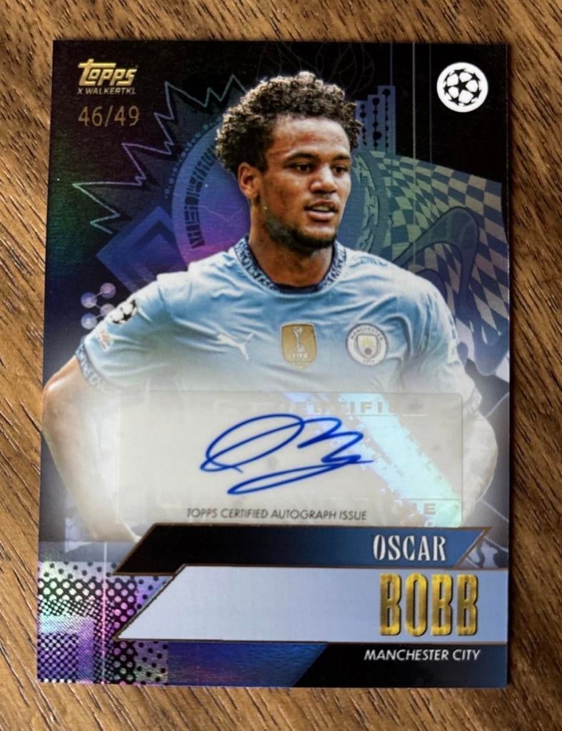 Oscar Bobb Topps Autograph Kaart Manchester City 46/49, Ophalen of Verzenden, Nieuw, Buitenlandse clubs, Spelerskaart