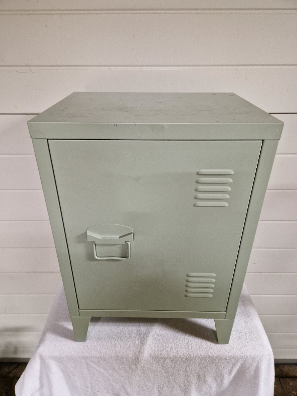 Mooi metalen lockerkastje nachtkastje, Huis en Inrichting, Kasten | Lockerkasten, Ophalen, Zo goed als nieuw