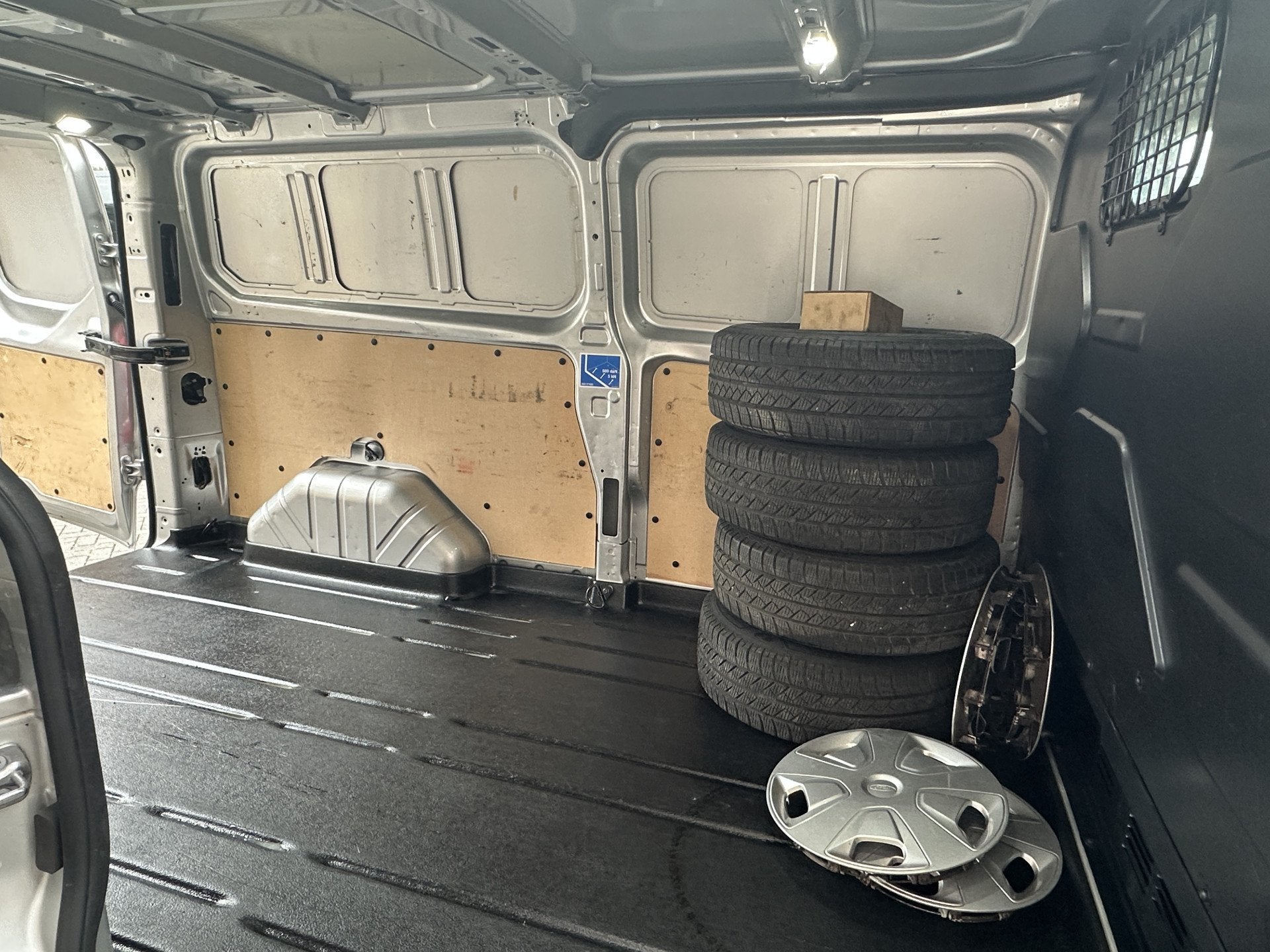 Foto 3 van Ford Transit Custom 2.0TDCI 130PK Lang / Standkachel / Cruis