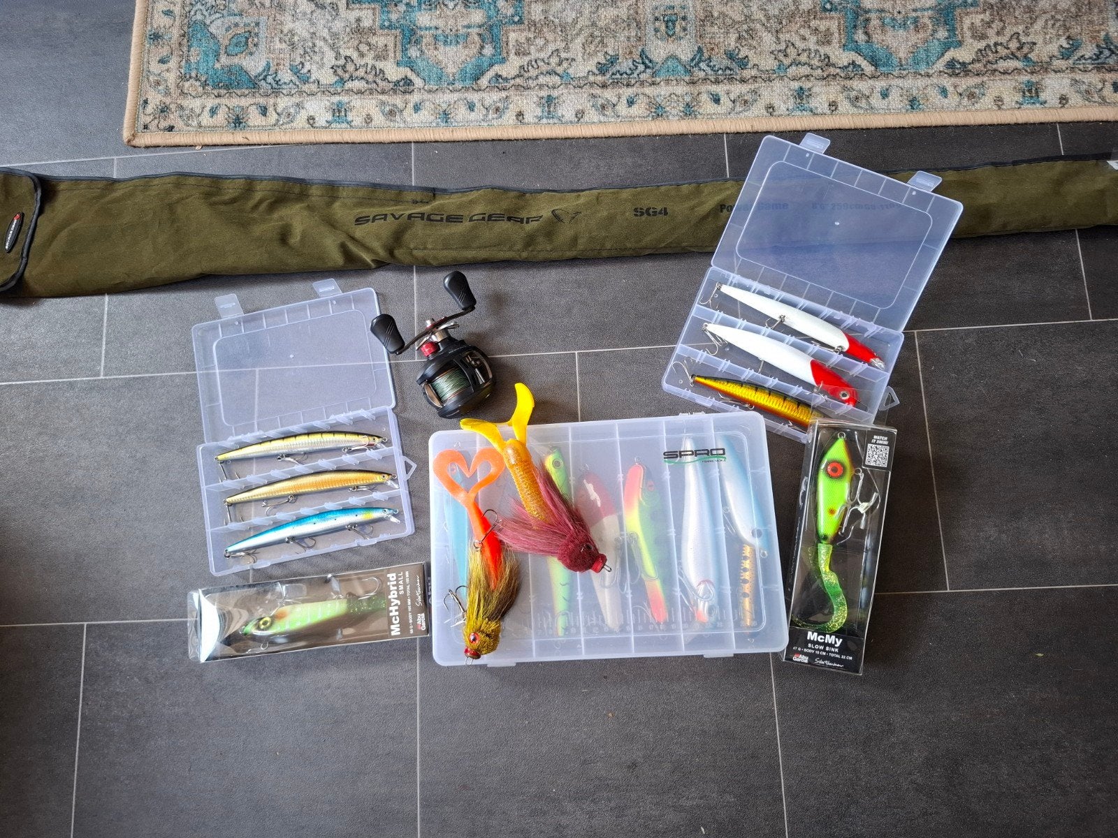 Savage Gear SG4 Power Game + Cormoran reel + kunstaas, Ophalen, Zo goed als nieuw, Complete set