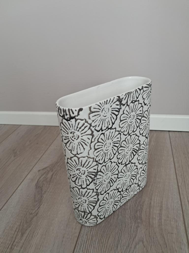 Smalle vaas met bloemenpatroon - 25cm hoog, Ophalen of Verzenden, Gebruikt, Wit