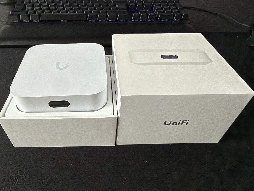 Ubiquiti UniFi Express 6 (UX), Ophalen of Verzenden, Zo goed als nieuw, Router, Ubiquiti