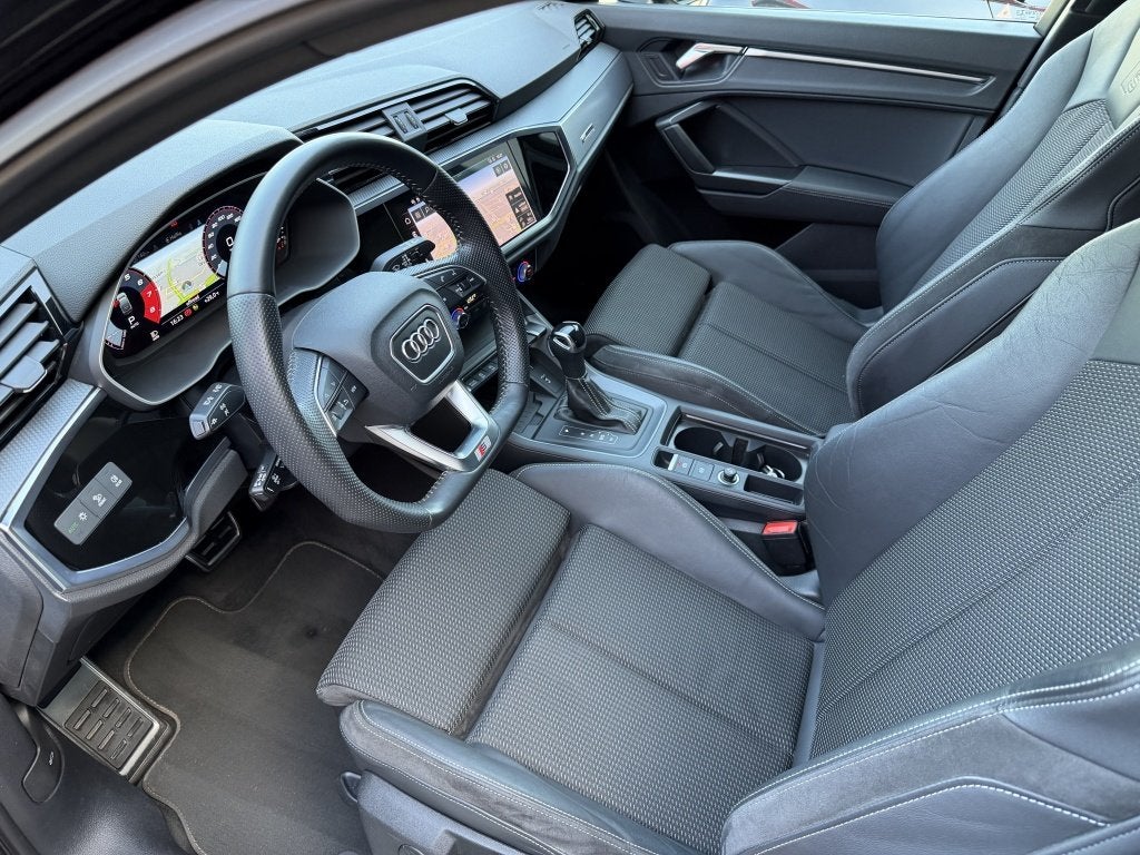 Audi Q3 Sportback 35 TFSI S-Line Black Ed. Navi Keyless Trek, 4 cilinders, 150 pk, 1505 kg, Leder en Stof