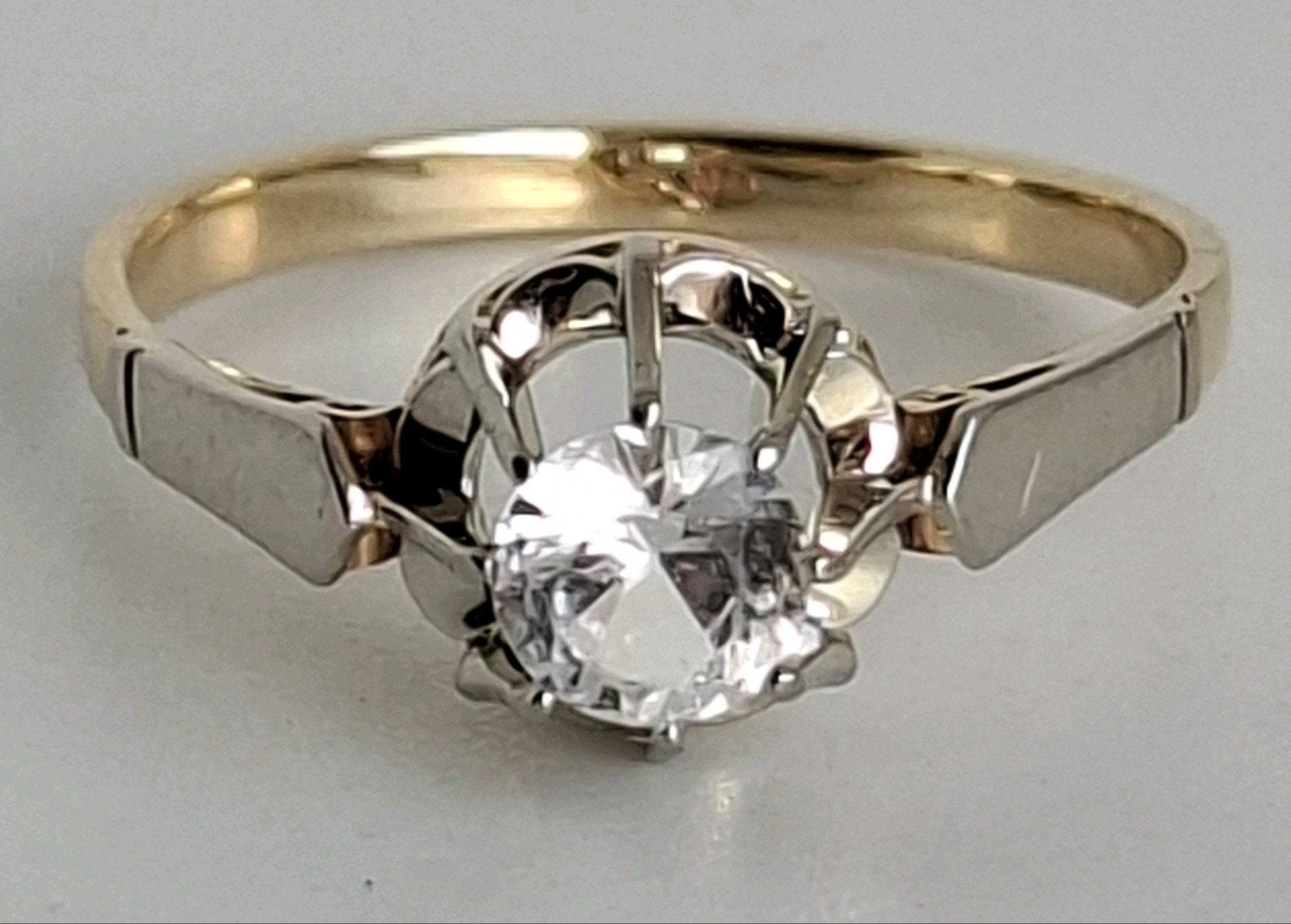 Gouden ring 14 karaat goud solitaire bicolor maat 17,6, Ophalen of Verzenden, 17 tot 18, Goud, Goud