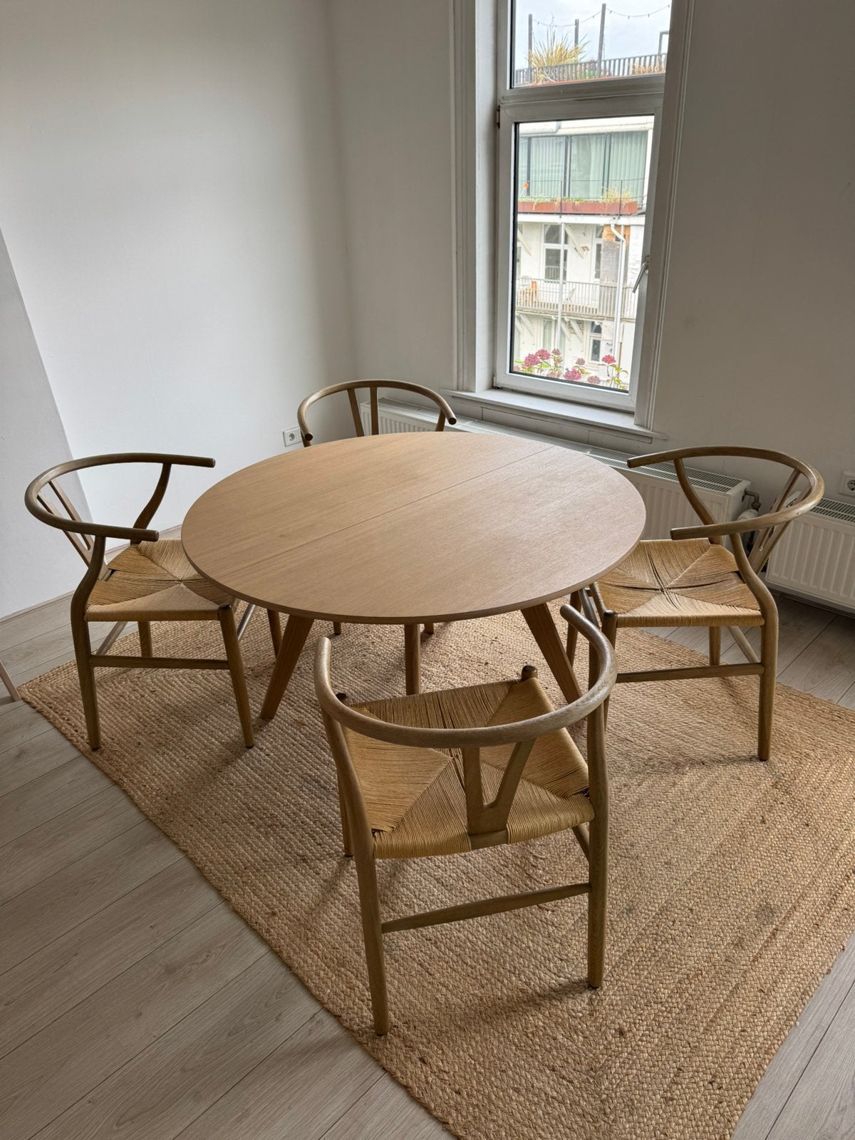 Bolia Soft Mood eettafel Ø122 cm – eiken, Ophalen, 200 cm of meer, Scandinavisch, 50 tot 100 cm