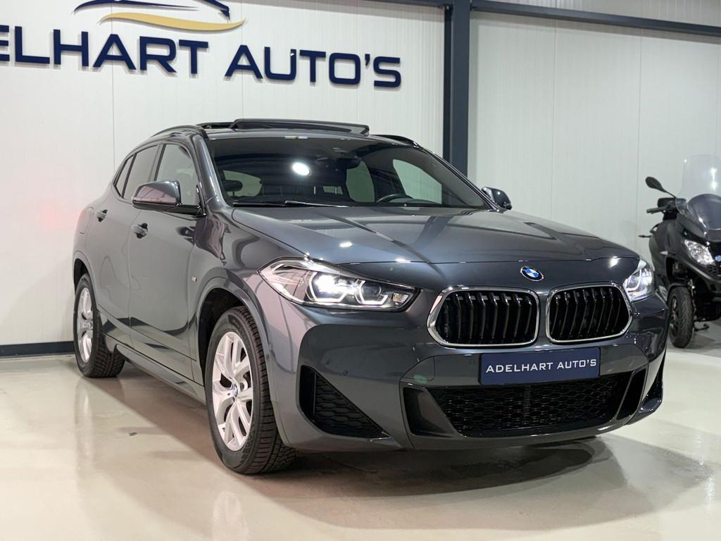BMW X2 SDrive18i Executive M Sport Automaat / Panorama dak /, Gebruikt, Zwart, Bedrijf, Zilver of Grijs