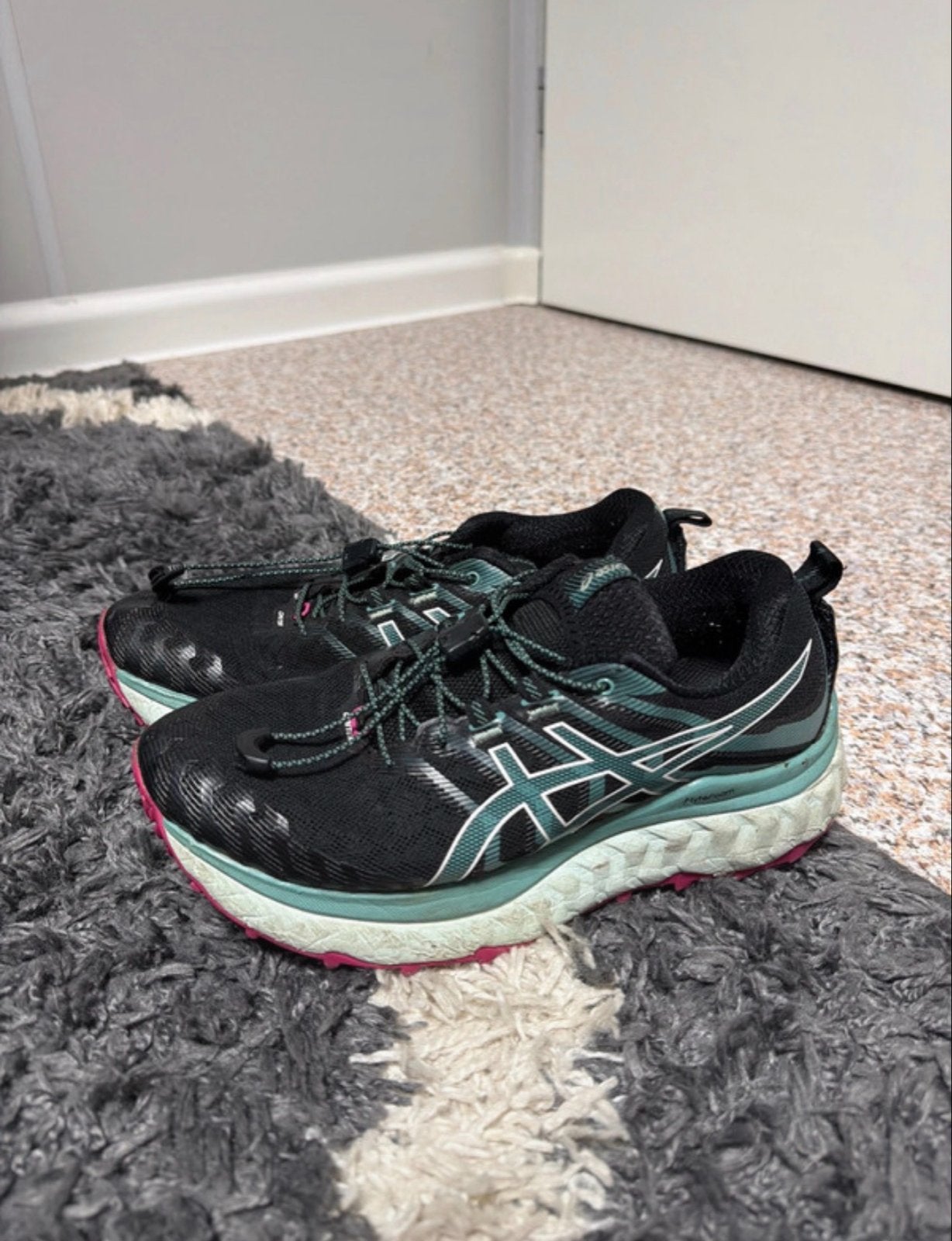 ASICS hardloopschoenen - Zwart/Groen/Roze maat 39,5, Verzenden, Zo goed als nieuw, Zwart, Sportschoenen