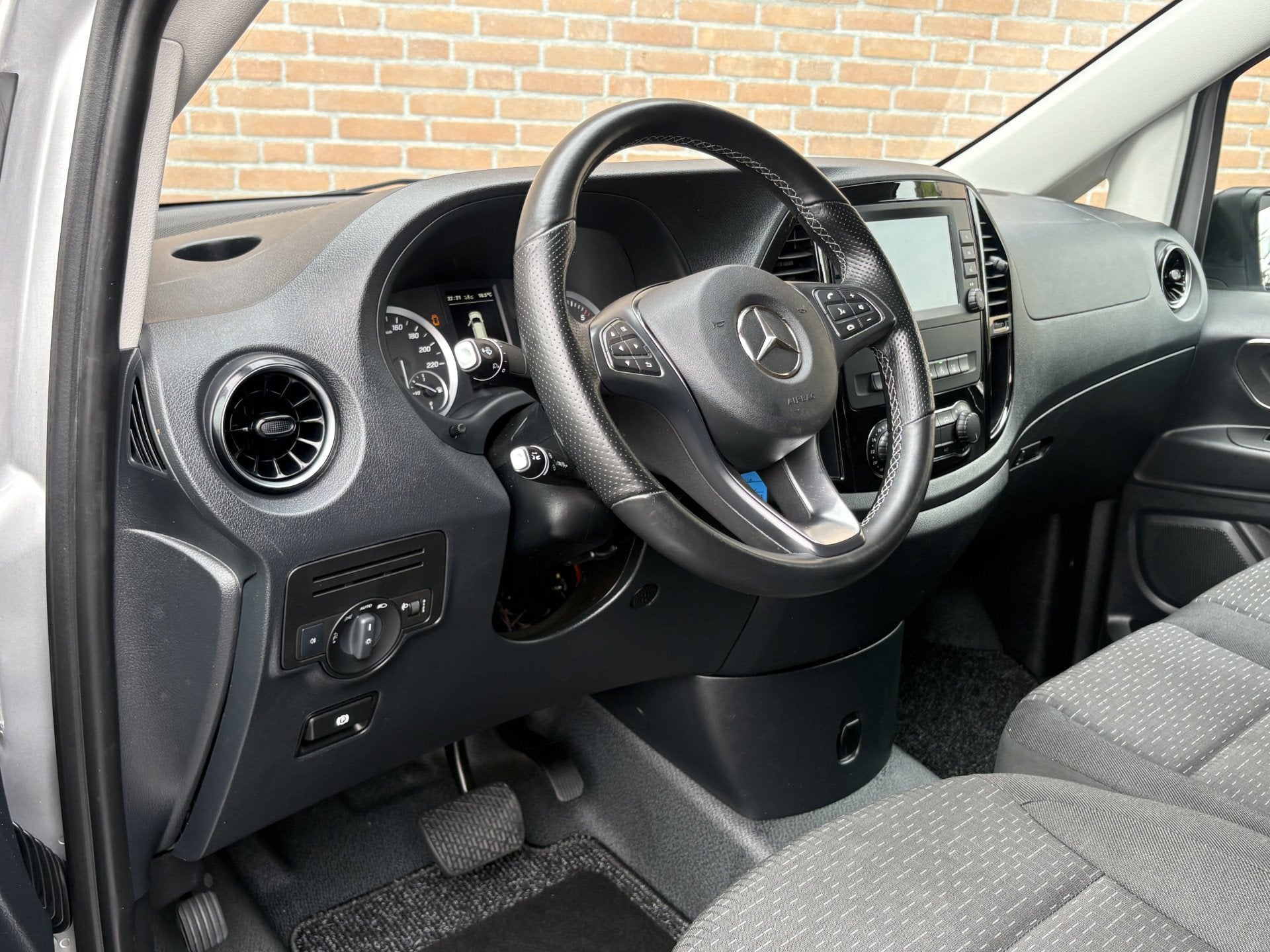 Mercedes-Benz Vito 114CDI 140PK 9G-Tronic L3 / Carplay / Dis, Auto's, Automaat, Gebruikt, 4 cilinders, Met garantie (alle)