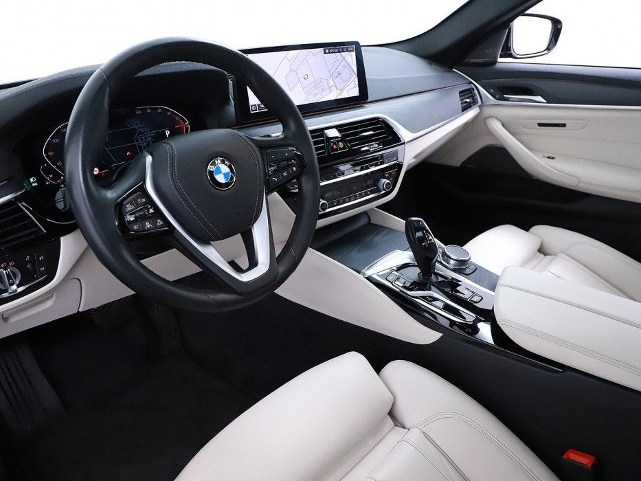 Foto 27 van BMW 5 Serie Touring 520i High Executive | Pano | Leder | 04-