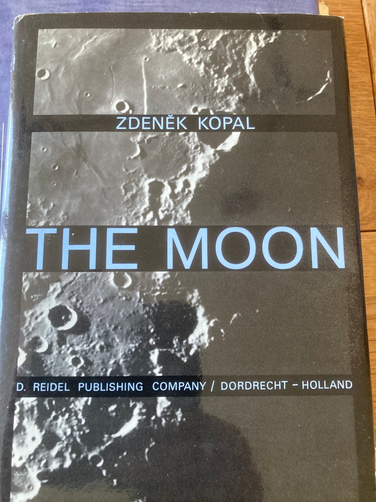 The Moon. Zdenek Kopal 1969, Ophalen of Verzenden, Gelezen, Natuurwetenschap