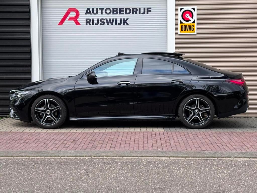 Mercedes-Benz CLA-klasse 180 AMG Line Pano/360/Sfeer/Dodehoe, Auto's, 136 pk, Gebruikt, 4 cilinders, 1505 kg