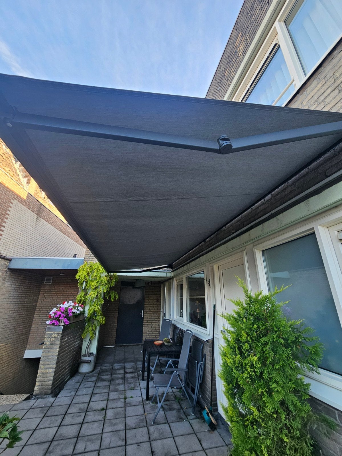 Verano Knikarmscherm Zonneluifel 5.50m Breed - Z.G.A.N., Ophalen, 450 cm of meer, Zo goed als nieuw, 150 tot 300 cm
