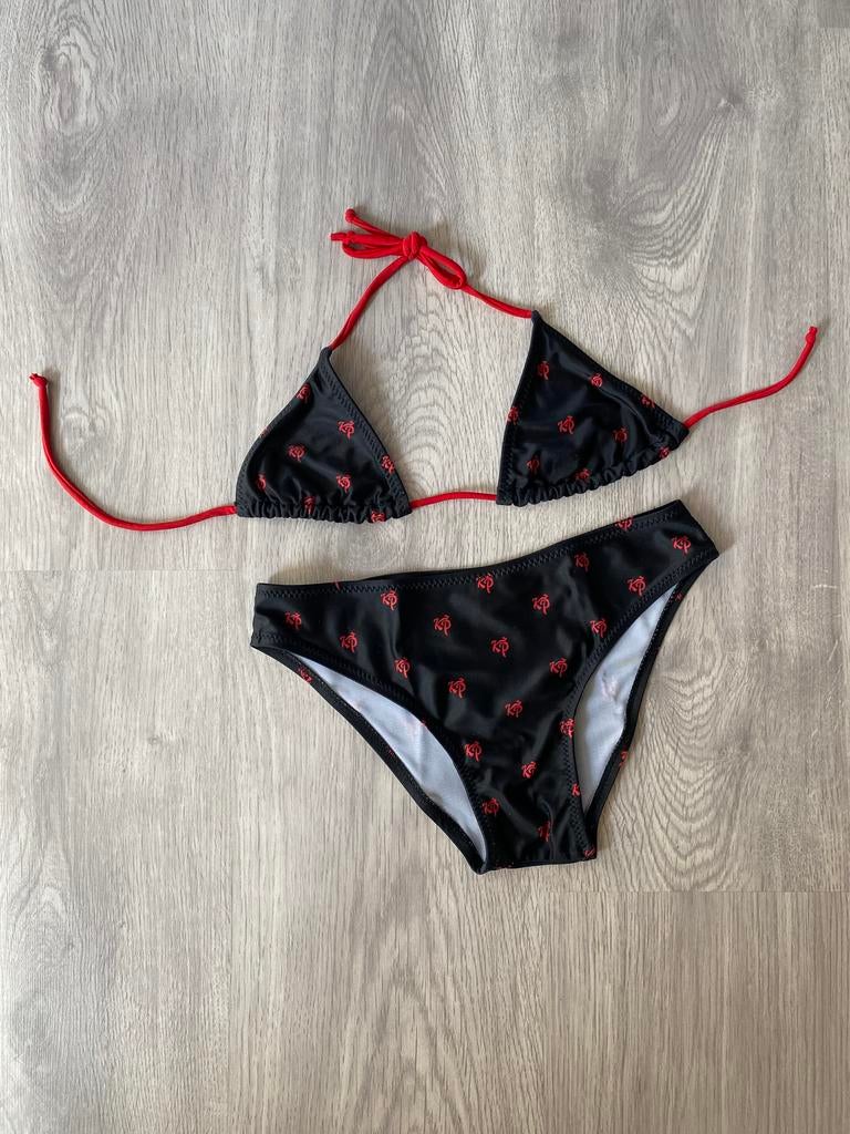 Zwarte bikini met rode knolpower logo’s, Ophalen of Verzenden, Zo goed als nieuw, Meisje, Sport- of Zwemkleding