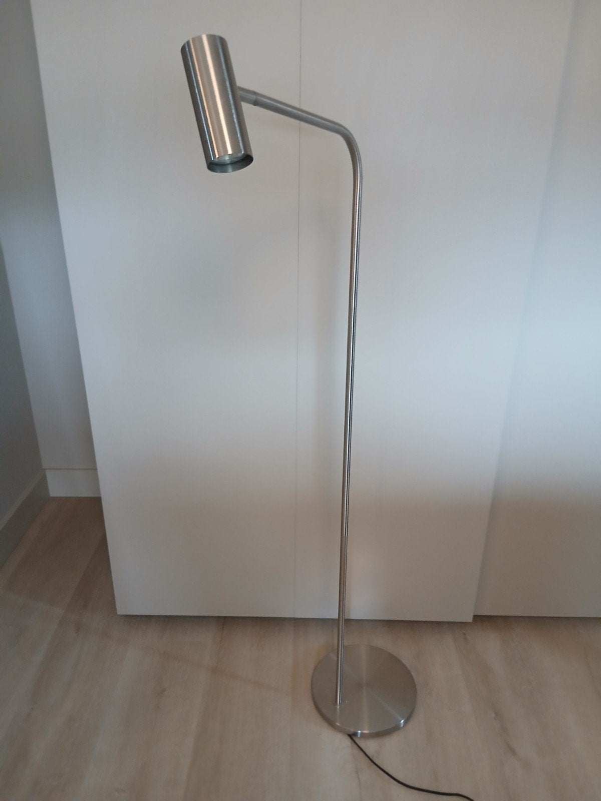 Moderne RVS Vloerlamp met Verstelbare Spot, Ophalen, Gebruikt, GU10, Metaal
