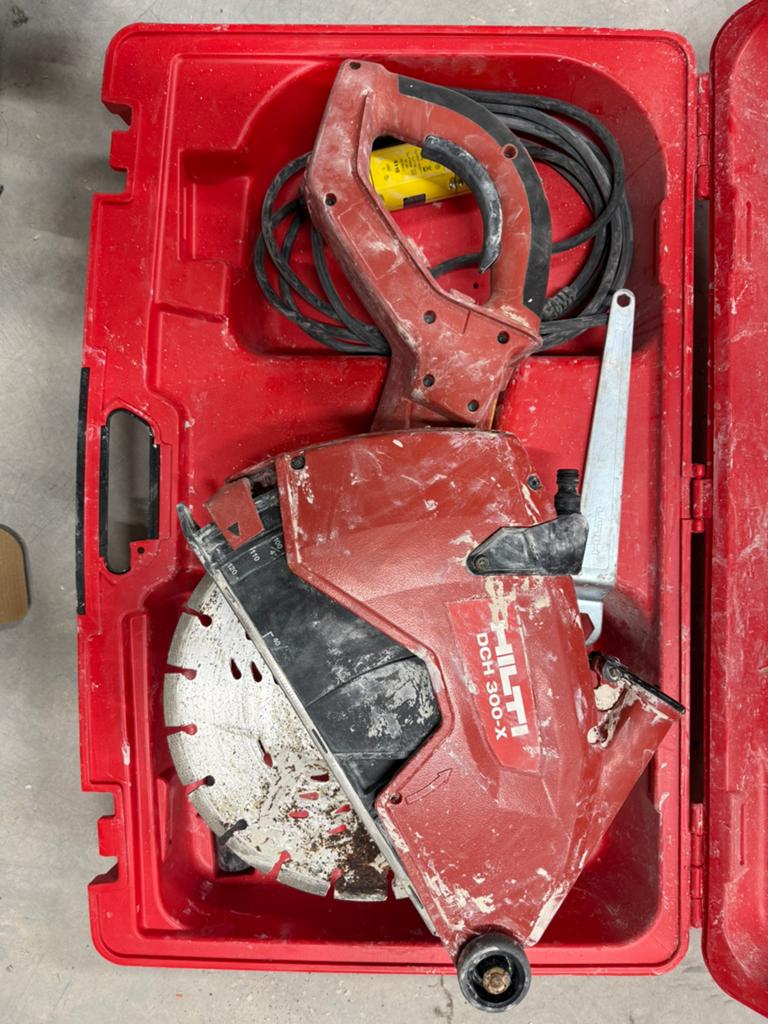 Hilti dch 300-x, Doe-het-zelf en Verbouw, 70 mm of meer, Zo goed als nieuw, Afkortzaag, 1200 watt of meer