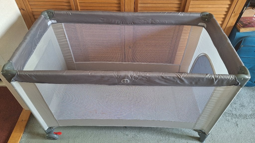 Baby: MamaLoes, Compact campingbedje/box met matras en tas, Kinderen en Baby's, Ophalen, Zo goed als nieuw, Reisbedje