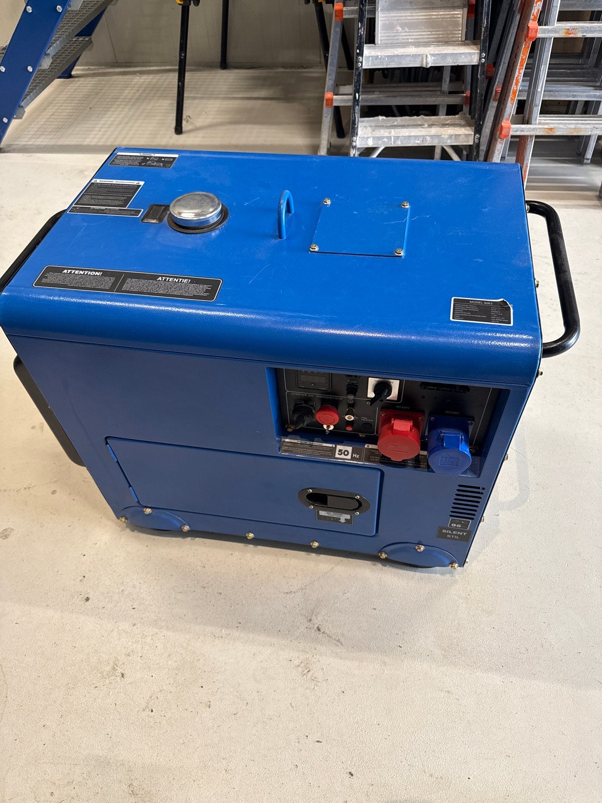 HBM 7900W Diesel Aggregaat - 4 draaiuren Zo goed als nieuw, Doe-het-zelf en Verbouw, Aggregaten, Ophalen of Verzenden, Zo goed als nieuw