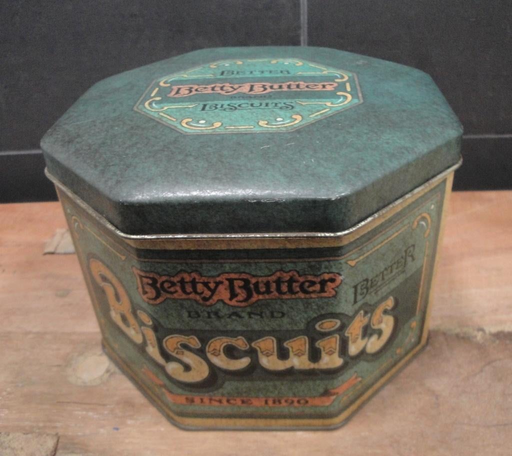 LEUK BROCANT KOEKBLIK - "BETTY BUTTER BISCUIT", Ophalen of Verzenden, Metaal, Overige merken, Groen