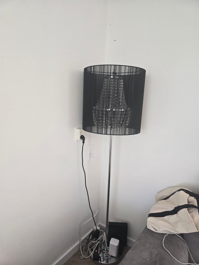 Stijlvolle staande lamp met zwarte kap en kristallen, Gebruikt, Ophalen of Verzenden, 150 tot 200 cm, Modern, Glamour, Klassiek