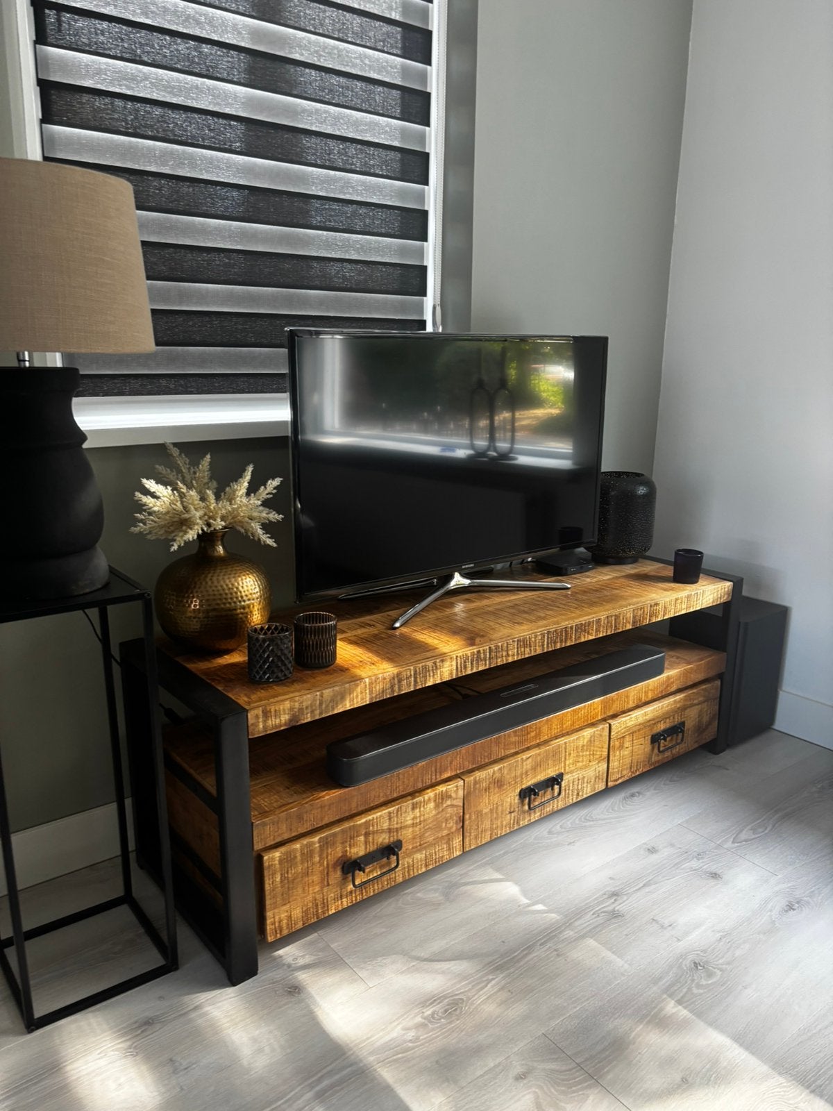 Mango hout tv meubel met zwart staal, Ophalen, Gebruikt, 100 tot 150 cm, Minder dan 100 cm