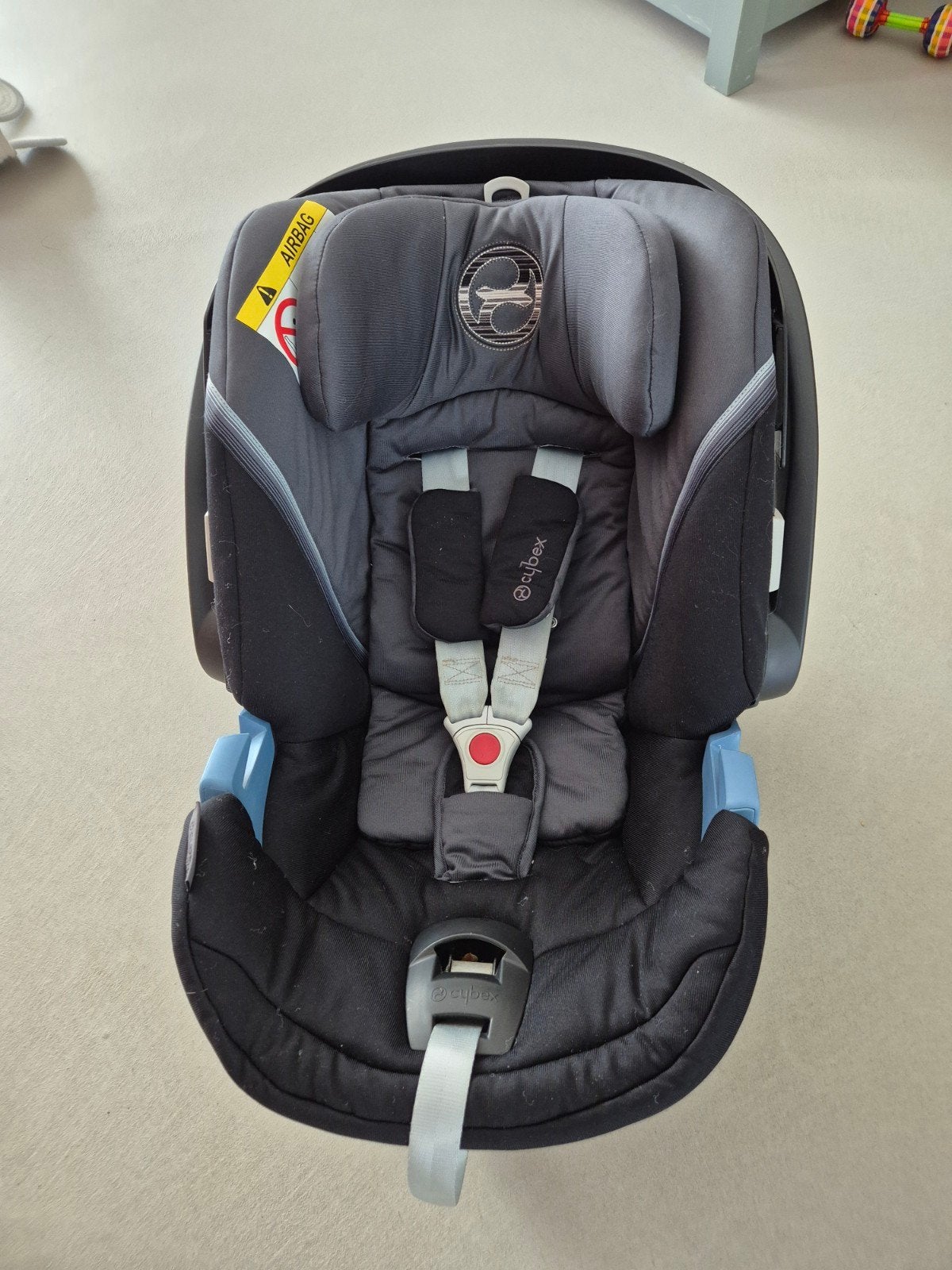 Cybex Aton 5 autostoel met Isofix base en adapters, Autogordel of Isofix, Zijbescherming, Zo goed als nieuw, 0 t/m 13 kg