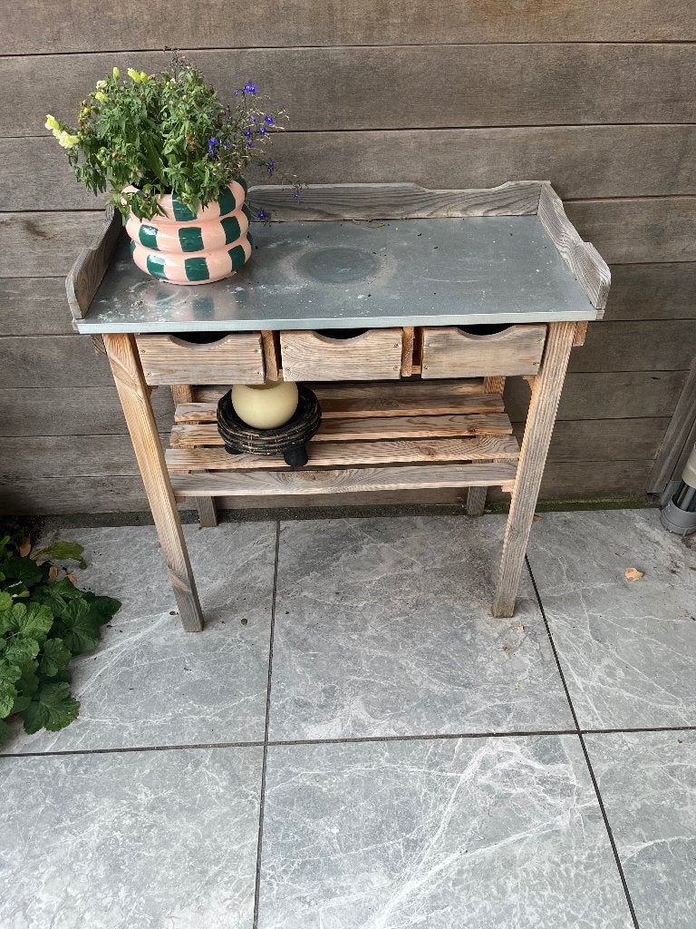 Tafeltje buiten, Ophalen, Gebruikt