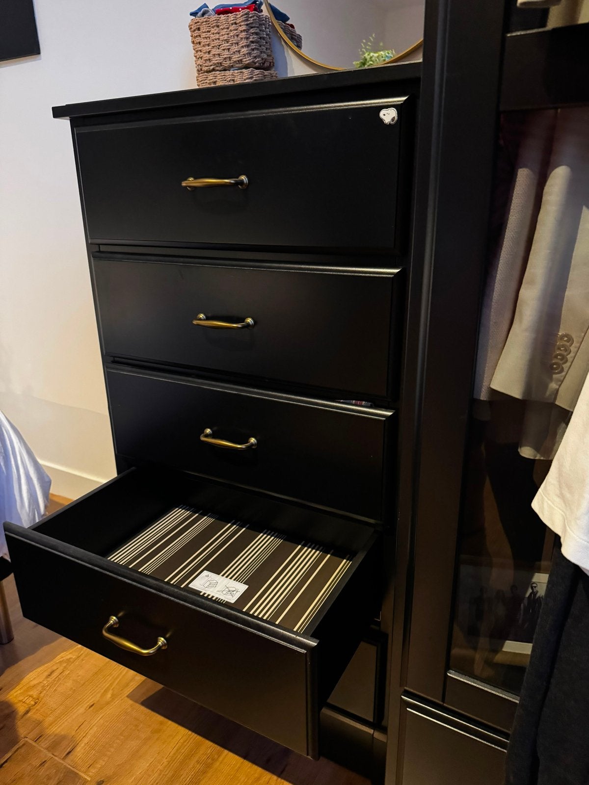 Black Chest of Drawers with Gold Handles, Huis en Inrichting, Kasten | Ladekasten, Ophalen, 5 laden of meer, 100 tot 150 cm, 50 tot 100 cm