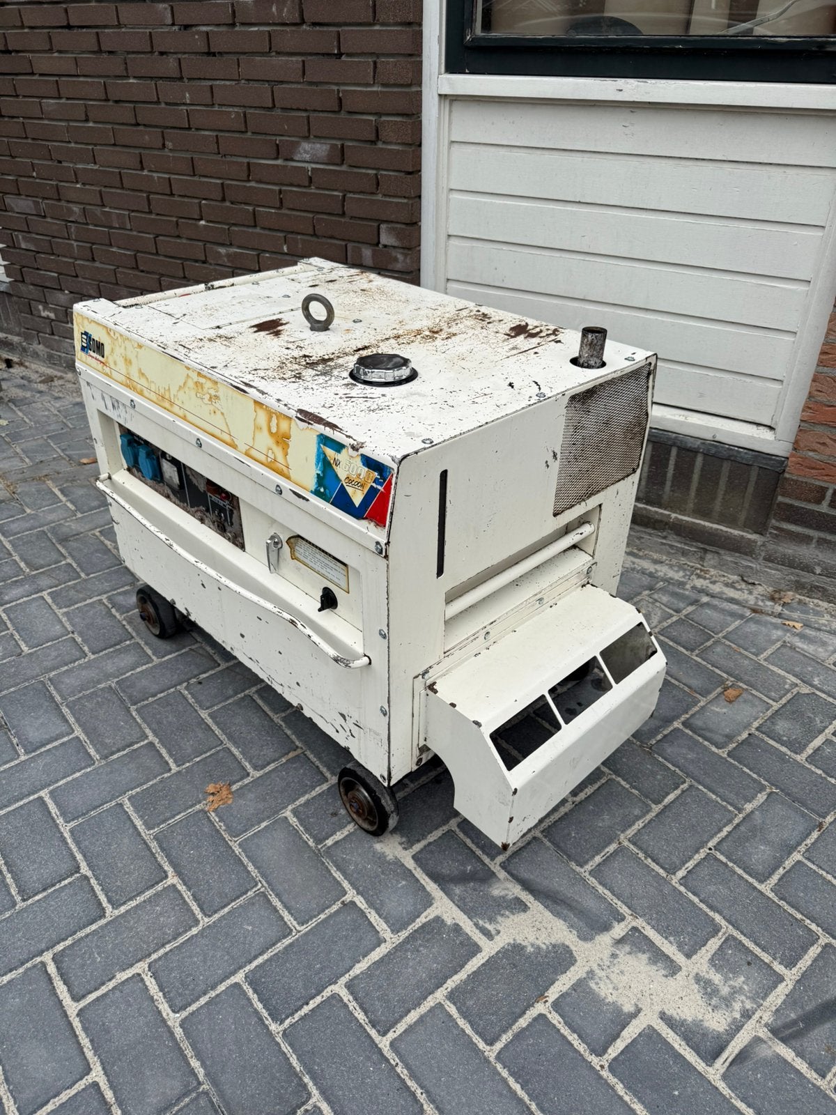 Diesel aggregaat SDMO met werk, Ophalen, Dieselolie, Zo goed als nieuw, .