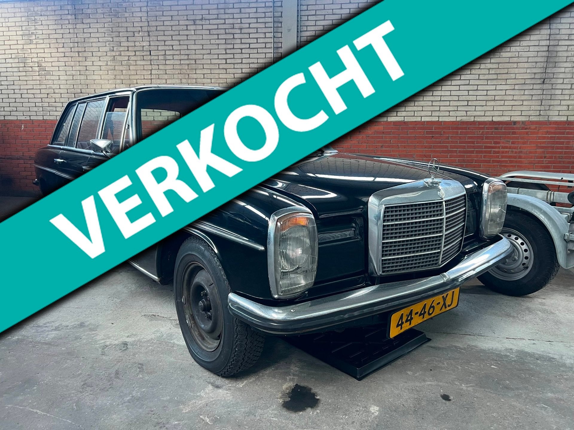 zMercedes-Benz 220D Pullman (long) W115 | ''15inch velgen 22, Auto's, Achterwielaandrijving, Gebruikt, 60 pk, Zwart