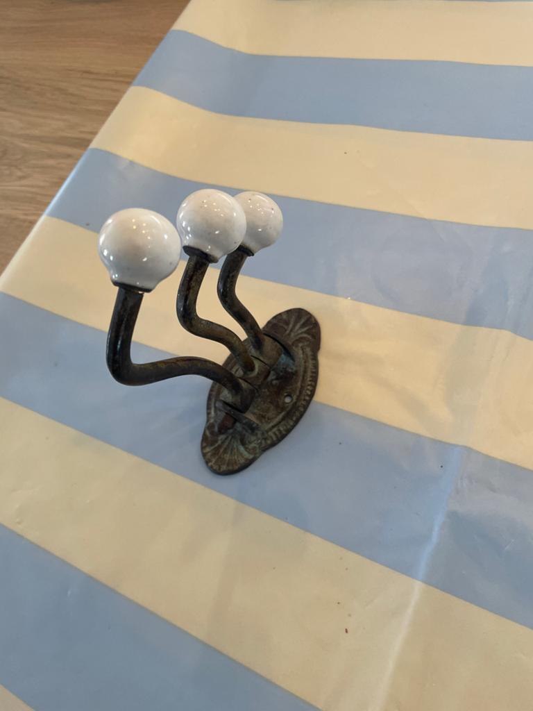 Vintage wandkapstok met 3 haken en porseleinen knoppen, Ophalen, Gebruikt, Wandhaken, Minder dan 100 cm