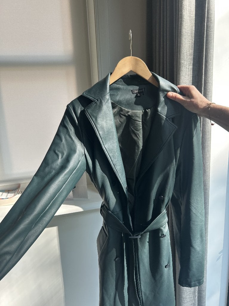 Groene trenchcoat- Leerlook, Kleding | Dames, Ophalen of Verzenden, Zo goed als nieuw, Maat 36 (S), G-Maxx