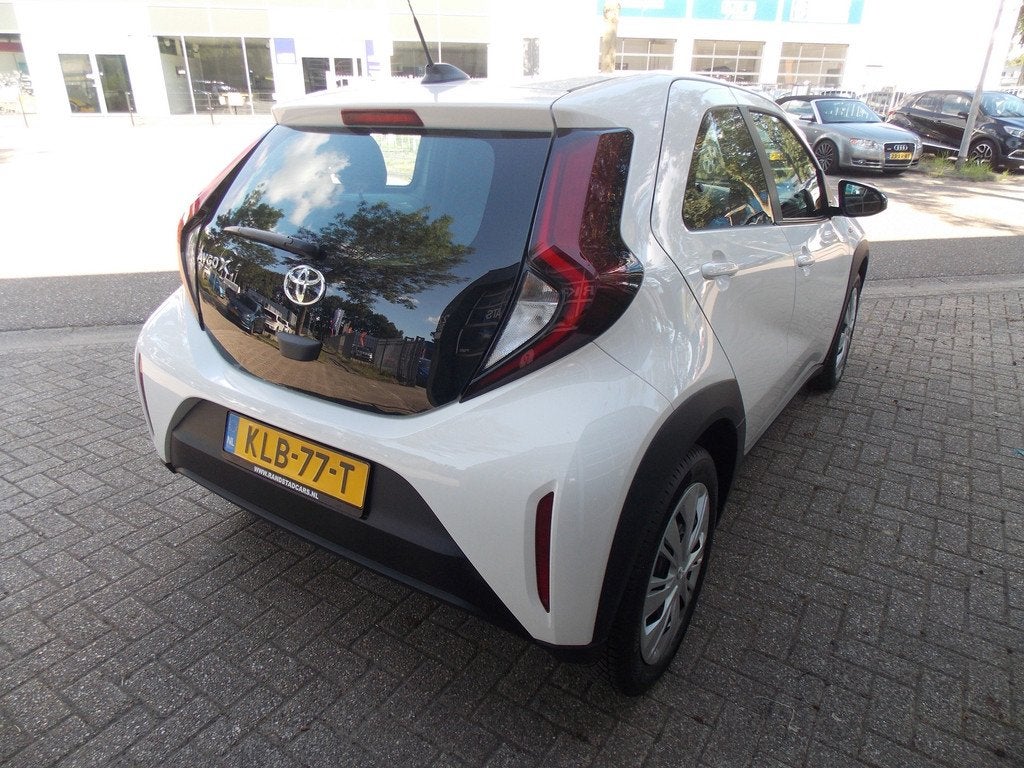 Toyota Aygo X 1.0 VVT-i S-CVT Play Automaat Camera Airco Ele, Auto's, Toyota, Stof, Gebruikt, Euro 6, 4 stoelen