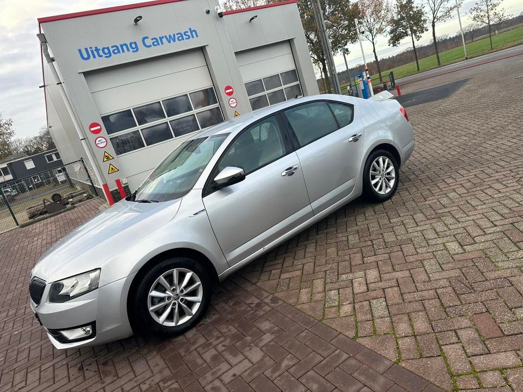 Skoda Octavia 1.2 TSI 77KW Dsg-7 2013 Grijs, Auto's, Skoda, Stof, Zwart, 4 cilinders, Origineel Nederlands