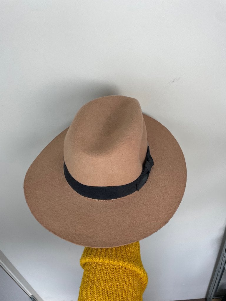 Lack of Color fedora hoed maat M 57 cm wol camel beige zwart, Hoed, Ophalen of Verzenden, Zo goed als nieuw, 37 Central Drive, Burleigh Heads, QLD 4220, Australië