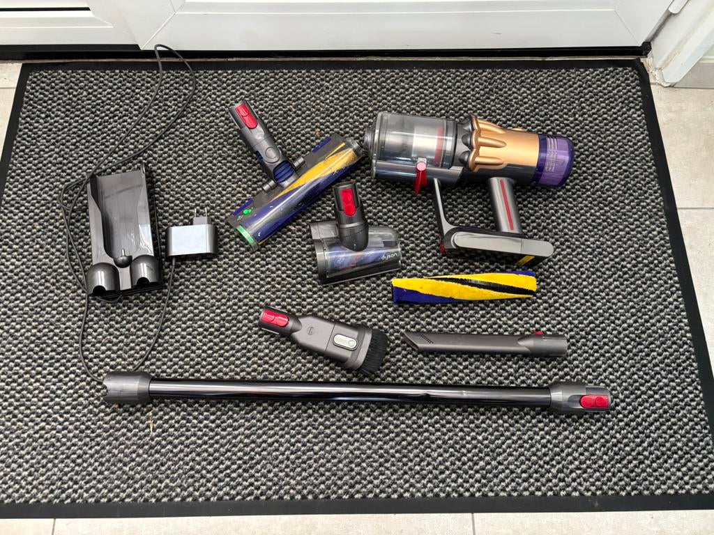 Dyson V12, Witgoed en Apparatuur, Stofzuigers, Ophalen, Gebruikt, Reservoir, 1200 tot 1600 watt