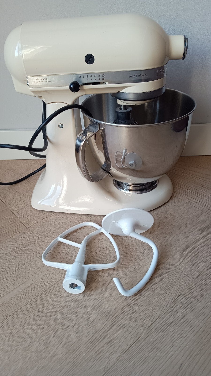 KitchenAid Artisan Keukenmixer - Crème, Ophalen, 4 liter of meer, Gebruikt, 3 snelheden of meer