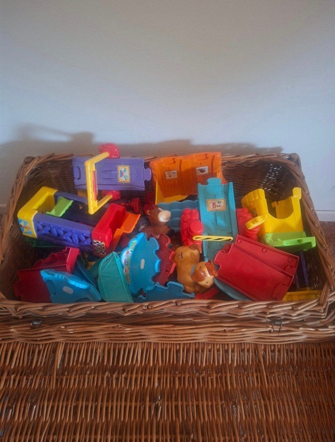 toet toet wegdelen, autootjes en nog veel meer, Ophalen, Gebruikt, 4 tot 6 jaar