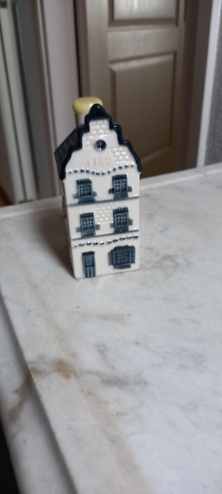 KLM huisje  nummer 3, Ophalen of Verzenden, Zo goed als nieuw