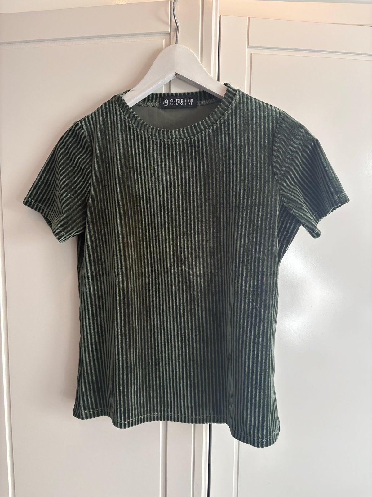Guts & Gusto Groen Ribfluwelen T-shirt Maat XS, Kleding | Dames, Ophalen of Verzenden, Zo goed als nieuw, Korte mouw, Maat 34 (XS) of kleiner