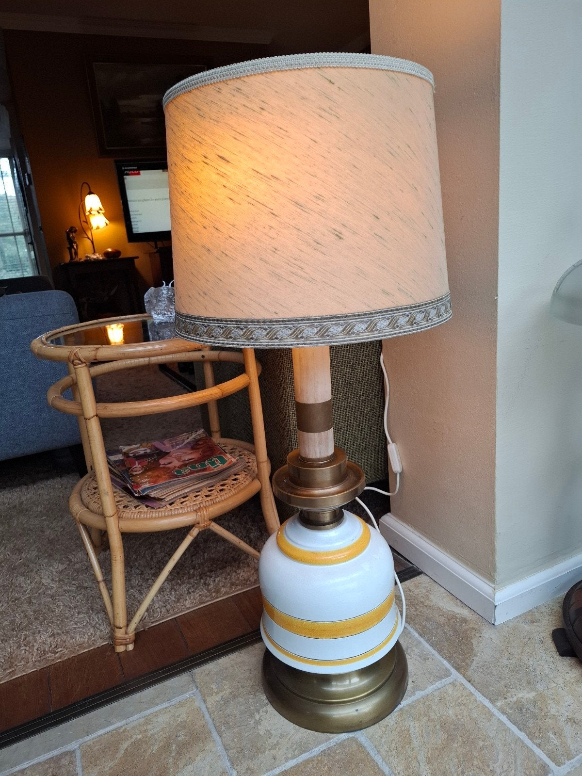 Vintage oranje jaren '70 vloerlamp messing en keramiek, Huis en Inrichting, Lampen | Vloerlampen, Ophalen, Gebruikt, Metaal, Vintage