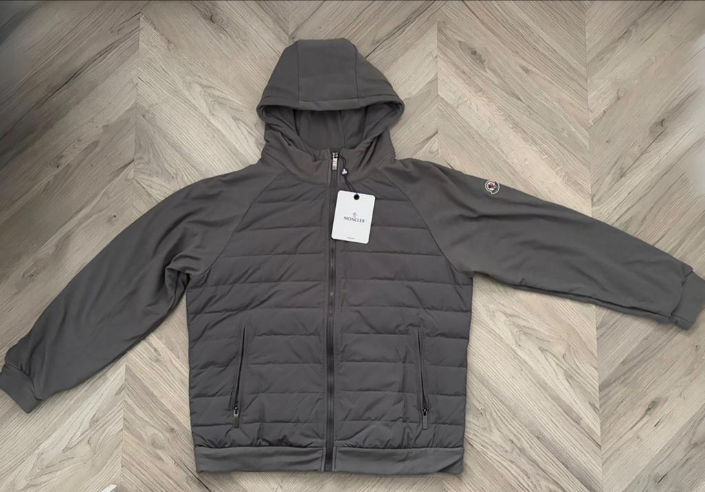Nieuwe Moncler jas met capuchon - Grijs, Ophalen of Verzenden, Nieuw, Maat 56/58 (XL), Grijs