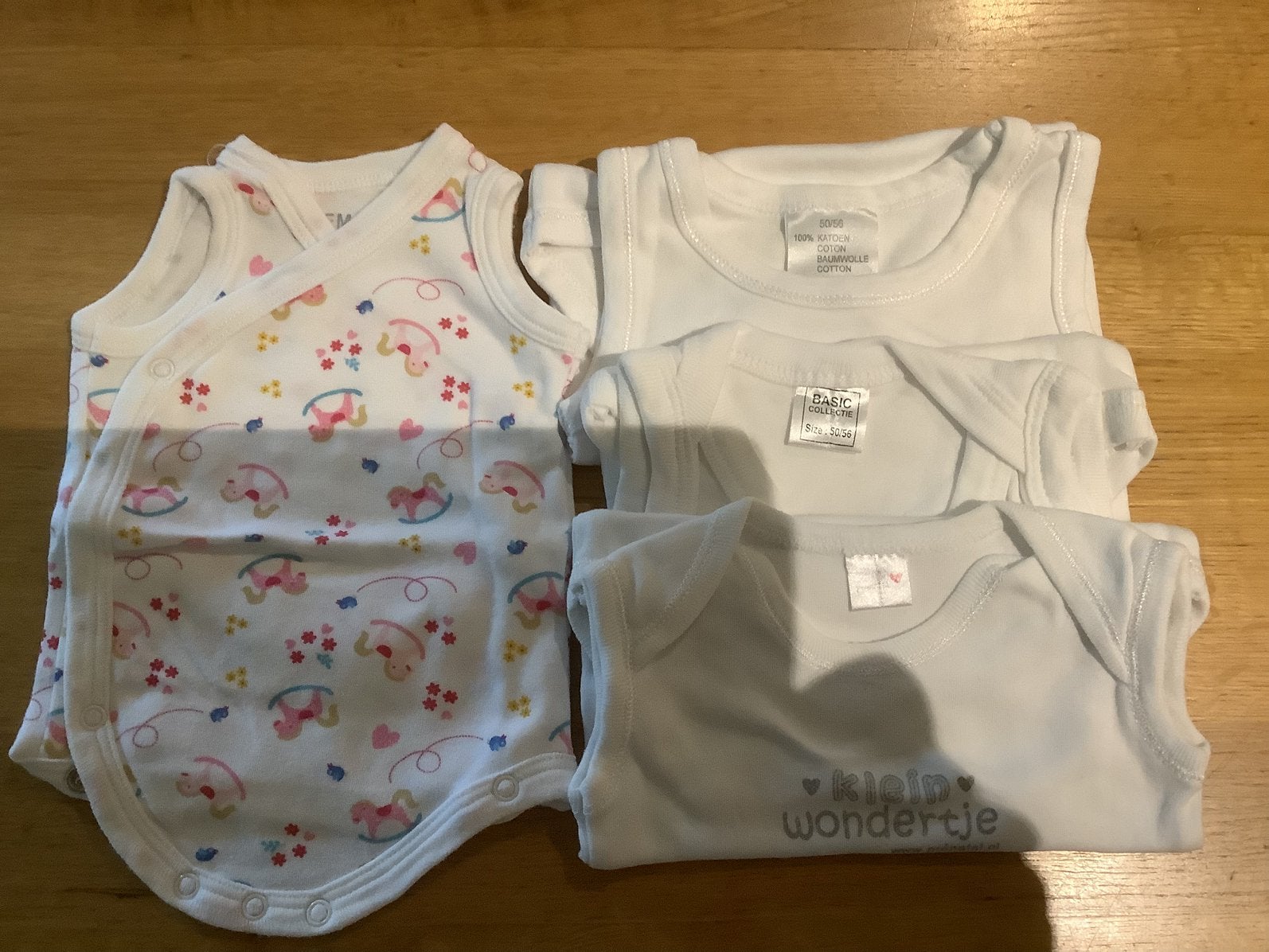 4 rompertjes 50/56 zonder mouwtje., Ophalen of Verzenden, Zo goed als nieuw, Jongetje of Meisje, Nacht- of Onderkleding